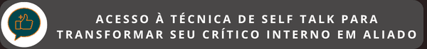 Banner horizontal cinza escuro com o texto em branco: "ACESSO À TÉCNICA DE SELF TALK PARA TRANSFORMAR SEU CRÍTICO INTERNO EM ALIADO". À esquerda, um ícone circular branco contém um balão de fala azul escuro com um símbolo de "curtir" (polegar para cima) e um sinal de adição (+) em dourado. O banner possui cantos arredondados.